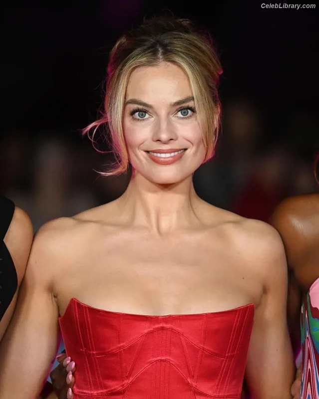 Margot Robbie photo 15 of 2576