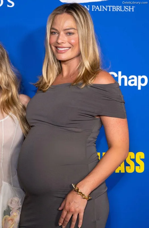 Margot Robbie photo 9 of 2576