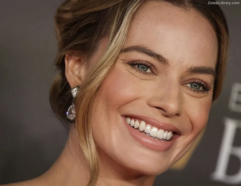 Margot Robbie photo 24 of 2576