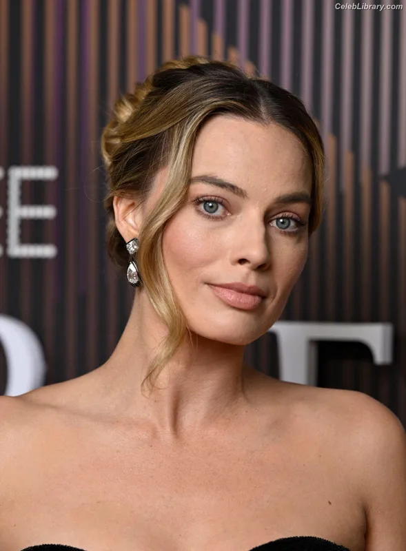 Margot Robbie photo 7 of 2576