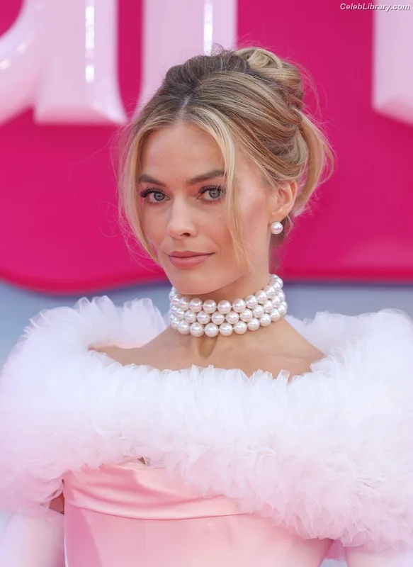 Margot Robbie photo 18 of 2576