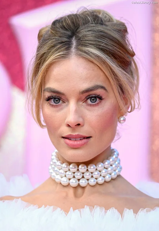 Margot Robbie photo 20 of 2576