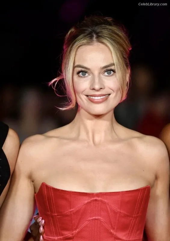 Margot Robbie photo 23 of 2576