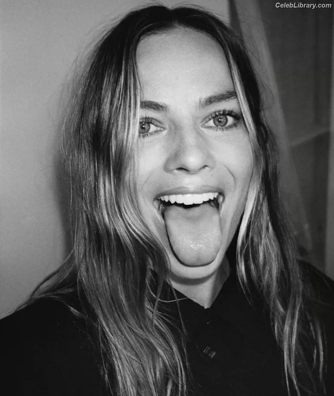 Margot Robbie photo 5 of 2576