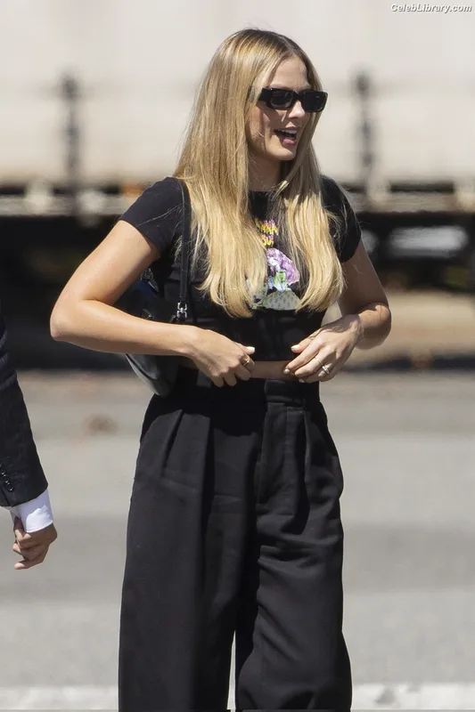 Margot Robbie photo 7 of 2576