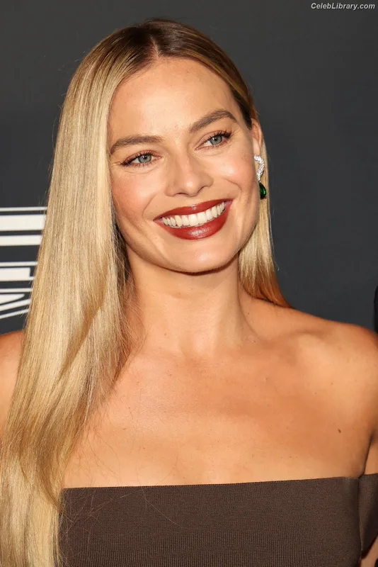 Margot Robbie photo 22 of 2576