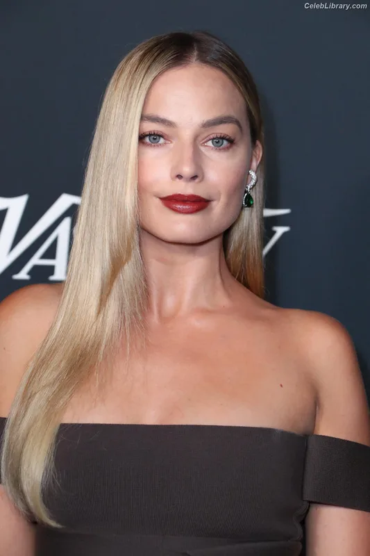 Margot Robbie photo 23 of 2576