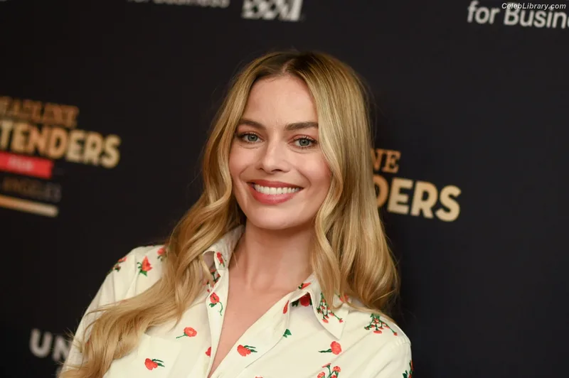 Margot Robbie photo 10 of 2576