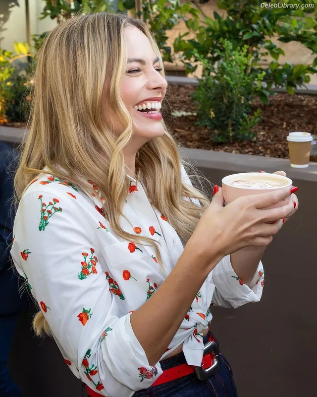 Margot Robbie photo 13 of 2576