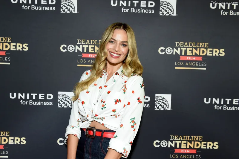 Margot Robbie photo 16 of 2576