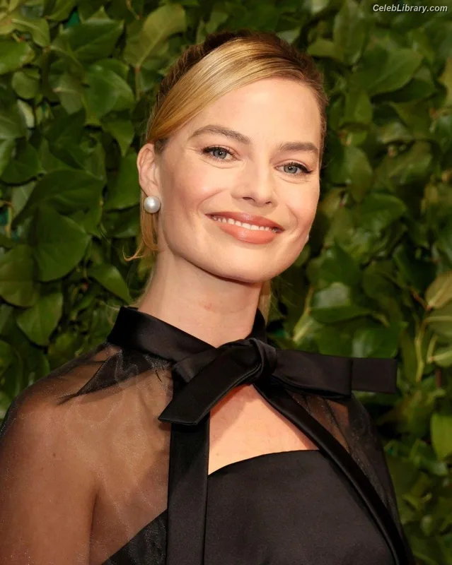 Margot Robbie photo 9 of 2576