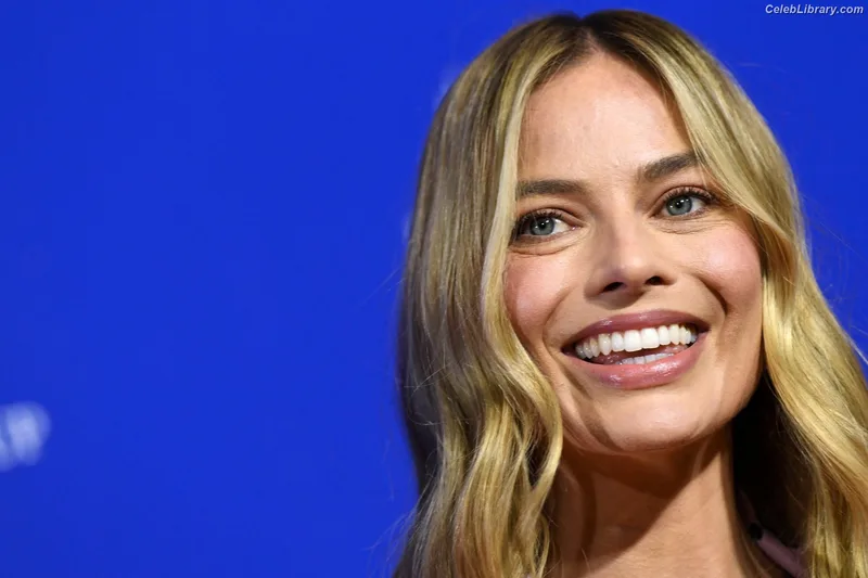 Margot Robbie photo 3 of 2576