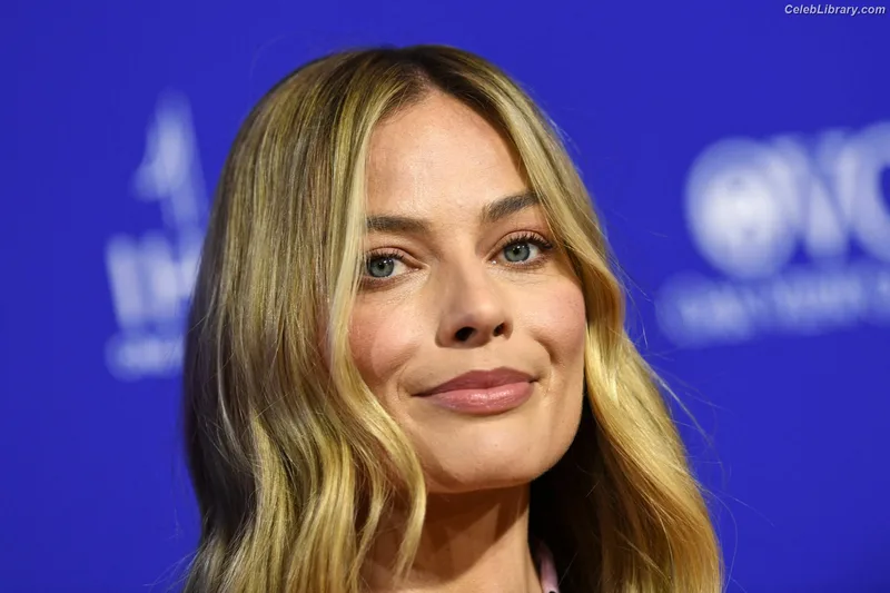 Margot Robbie photo 4 of 2576