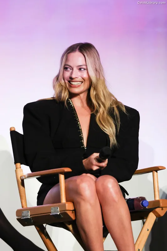 Margot Robbie photo 10 of 2576