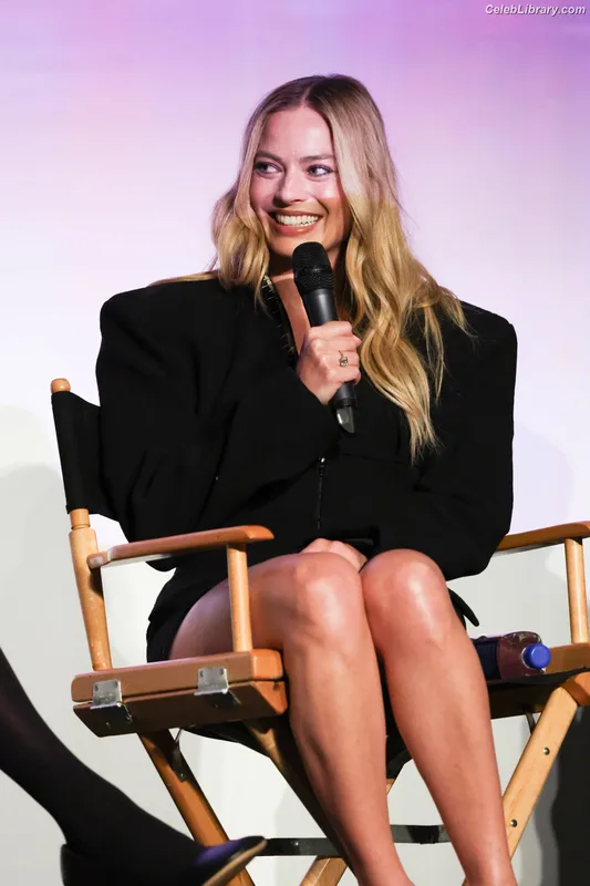 Margot Robbie photo 11 of 2576