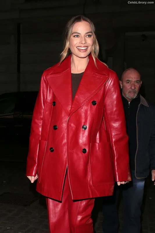 Margot Robbie photo 7 of 2576