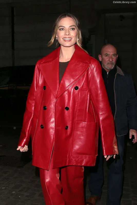 Margot Robbie photo 8 of 2576