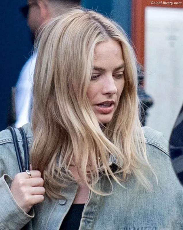 Margot Robbie photo 16 of 2576