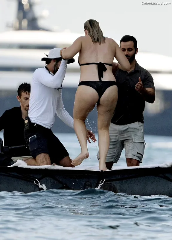 Margot Robbie photo 9 of 2576