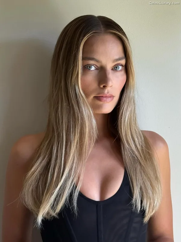 Margot Robbie photo 11 of 2576