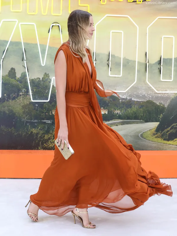 Margot Robbie photo 24 of 2576