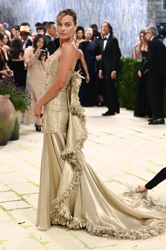 Margot Robbie photo 9 of 2576