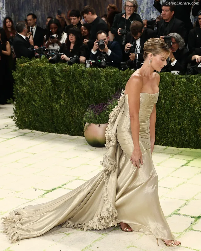 Margot Robbie photo 12 of 2576