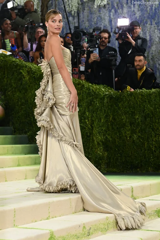 Margot Robbie photo 22 of 2576
