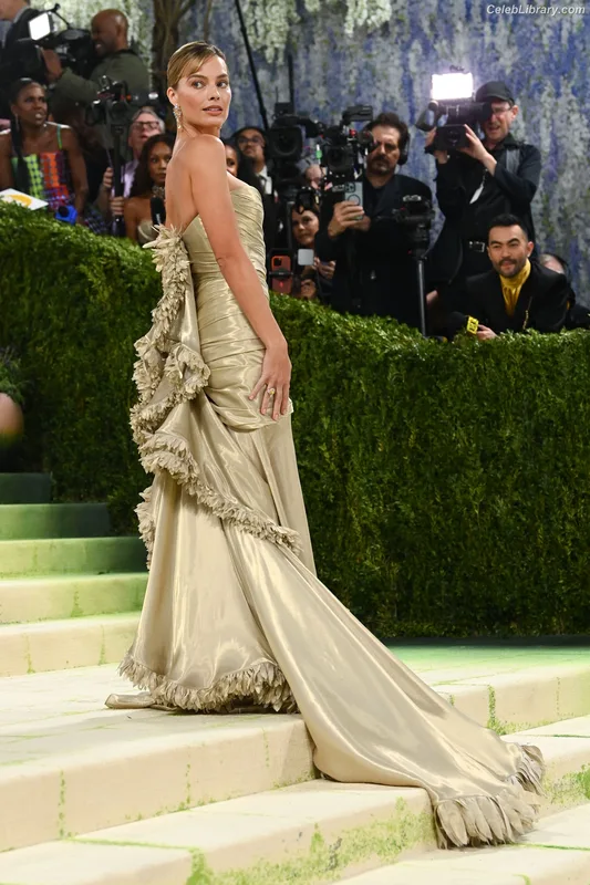 Margot Robbie photo 10 of 2576