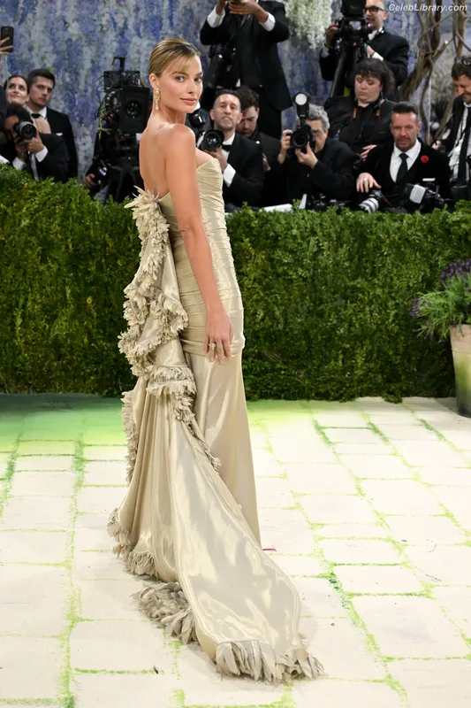 Margot Robbie photo 16 of 2576
