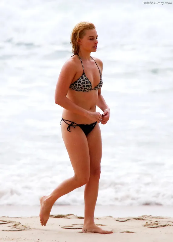 Margot Robbie photo 2 of 2576