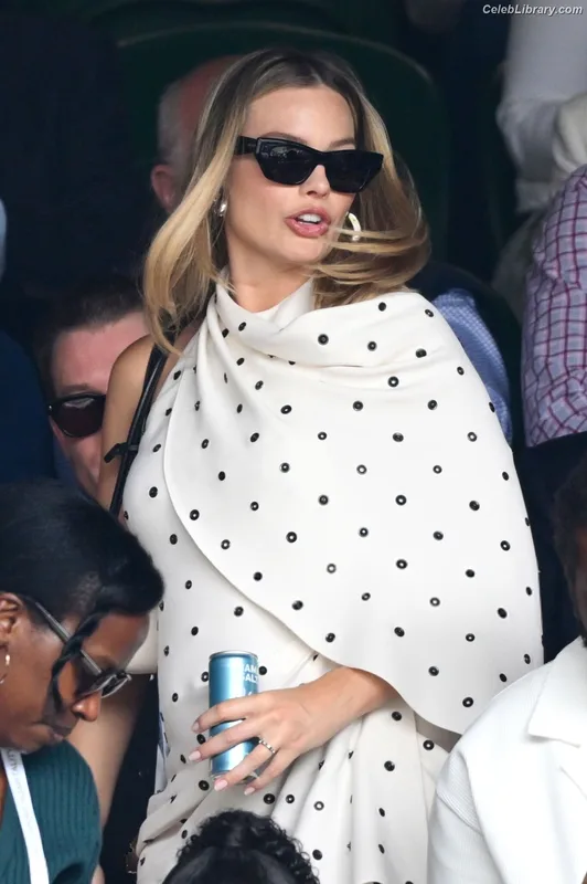 Margot Robbie photo 7 of 2576