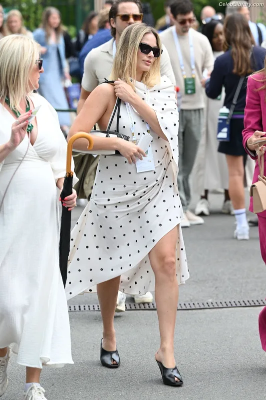Margot Robbie photo 13 of 2576