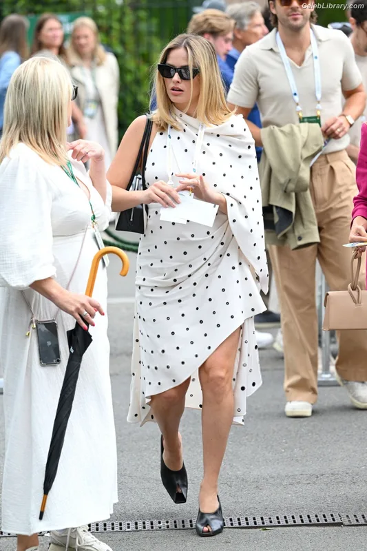 Margot Robbie photo 14 of 2576