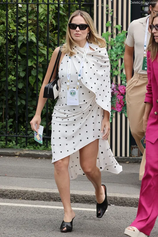 Margot Robbie photo 23 of 2576