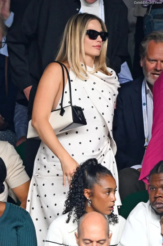 Margot Robbie photo 4 of 2576