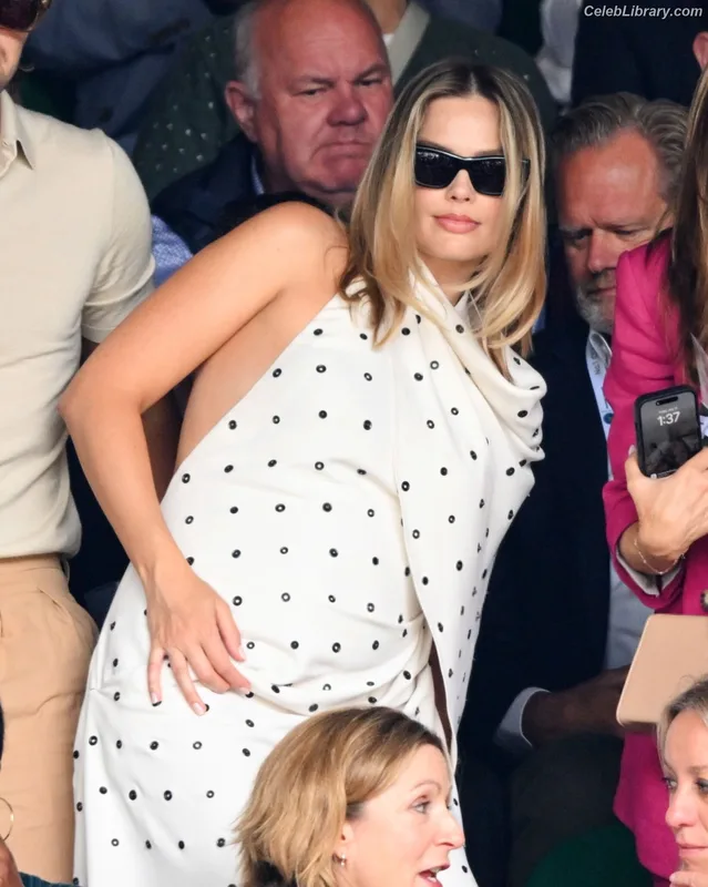 Margot Robbie photo 8 of 2576