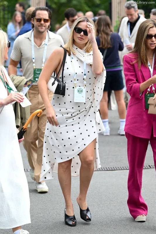 Margot Robbie photo 13 of 2576