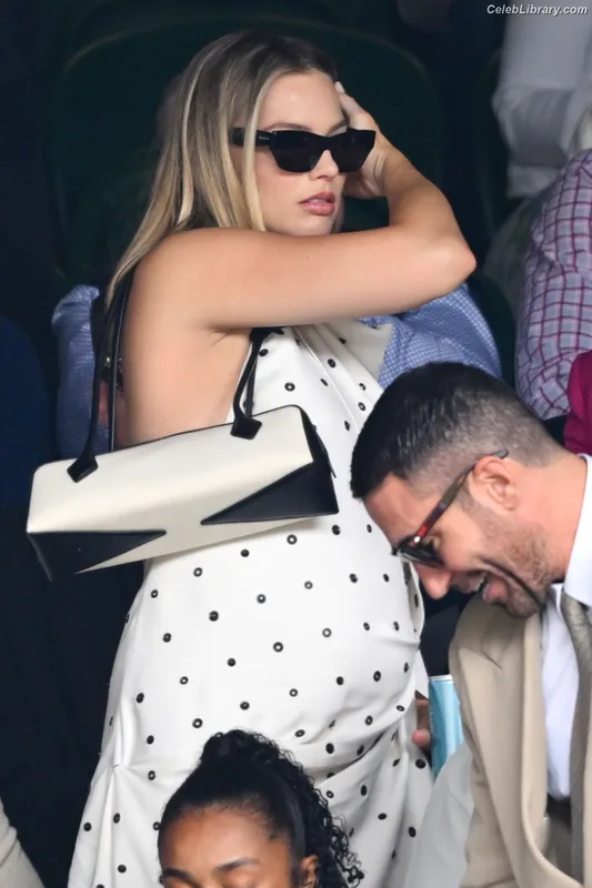 Margot Robbie photo 15 of 2576