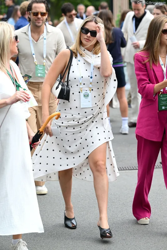 Margot Robbie photo 6 of 2576