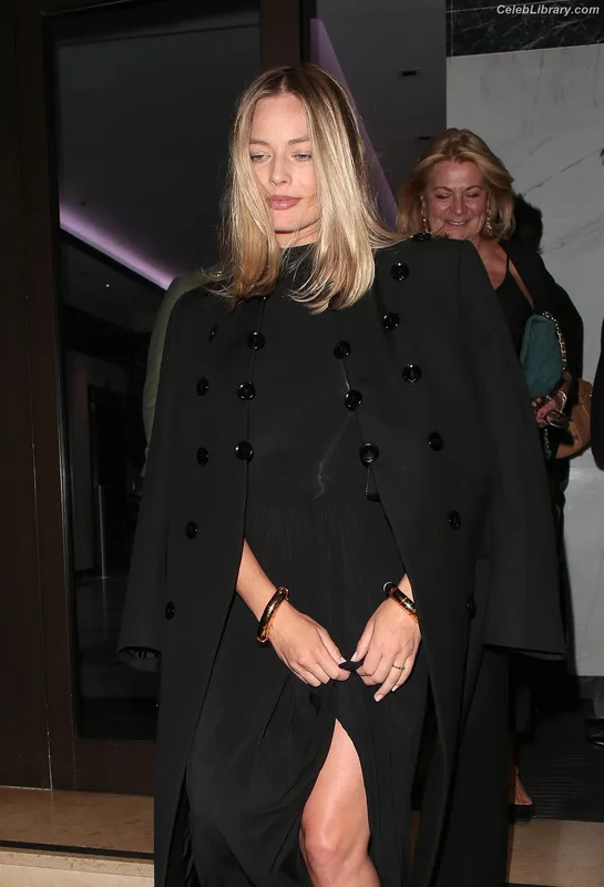 Margot Robbie photo 21 of 2576