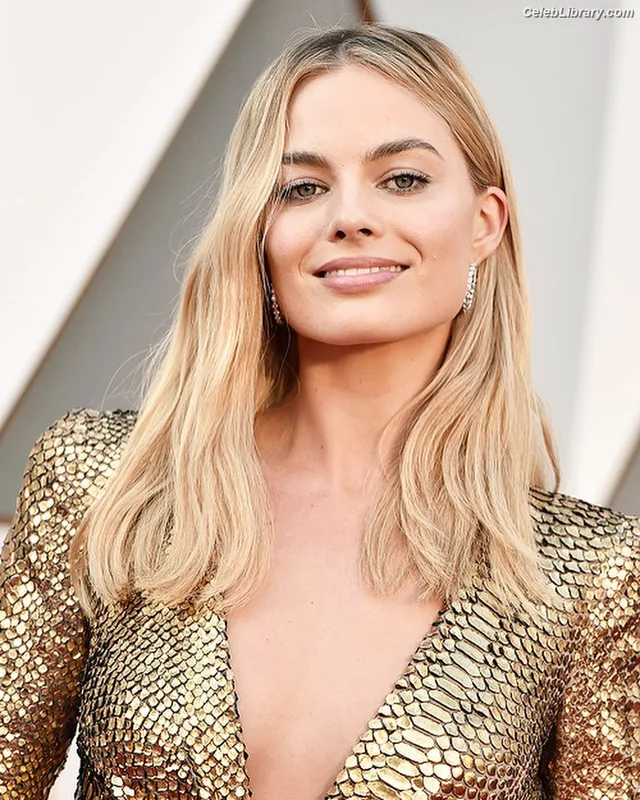 Margot Robbie photo 1 of 2576
