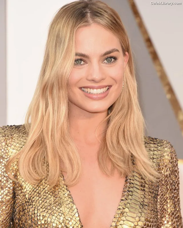 Margot Robbie photo 2 of 2576