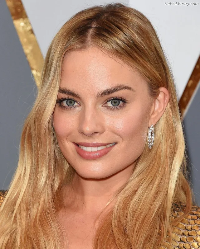 Margot Robbie photo 3 of 2576