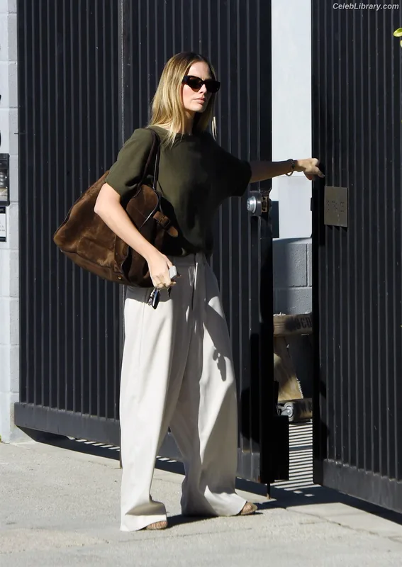 Margot Robbie photo 10 of 2576