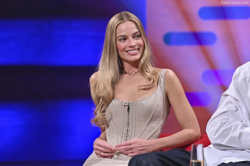 Margot Robbie photo 20 of 2576
