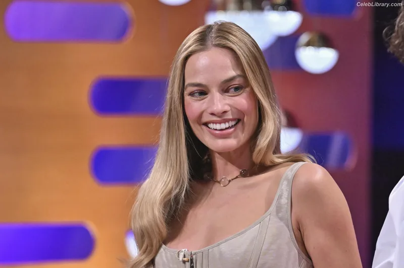 Margot Robbie photo 21 of 2576