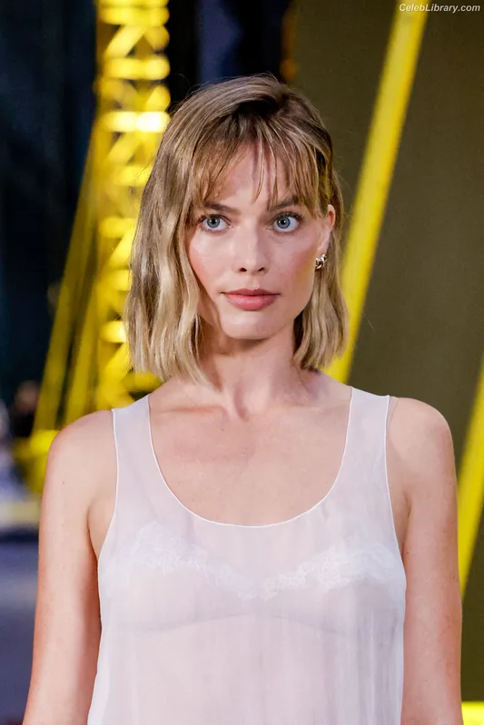 Margot Robbie photo 6 of 2576
