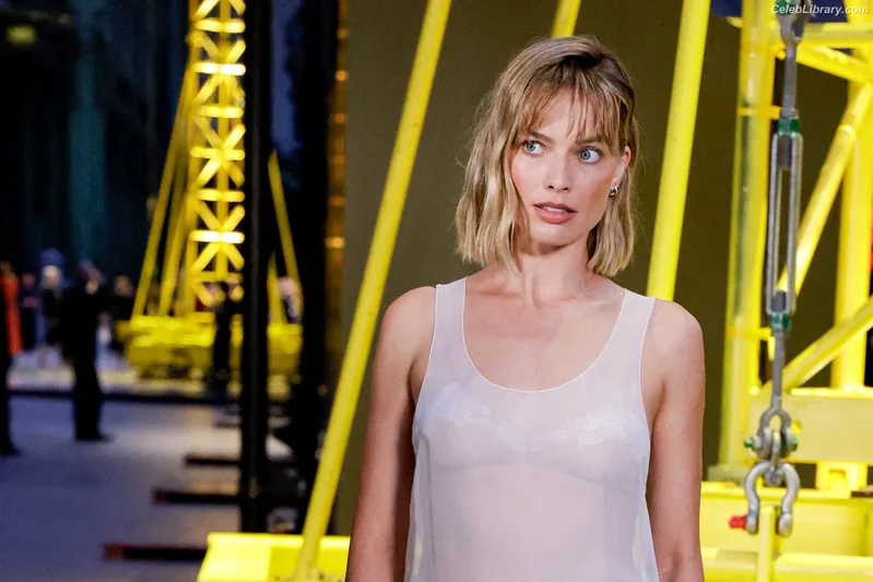 Margot Robbie photo 10 of 2576