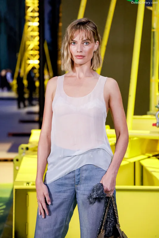 Margot Robbie photo 17 of 2576